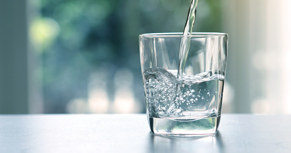 Dez benefícios da água para a sua saúde